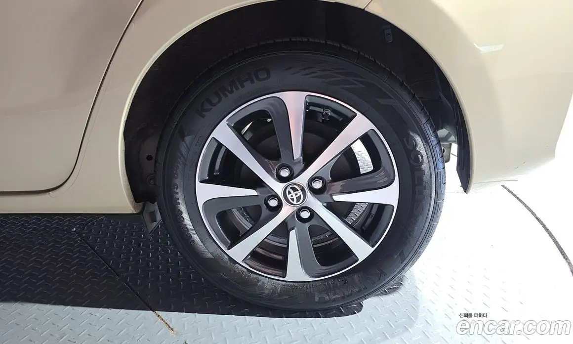 Toyota Prius 2019 1.5 АКПП, фото 6