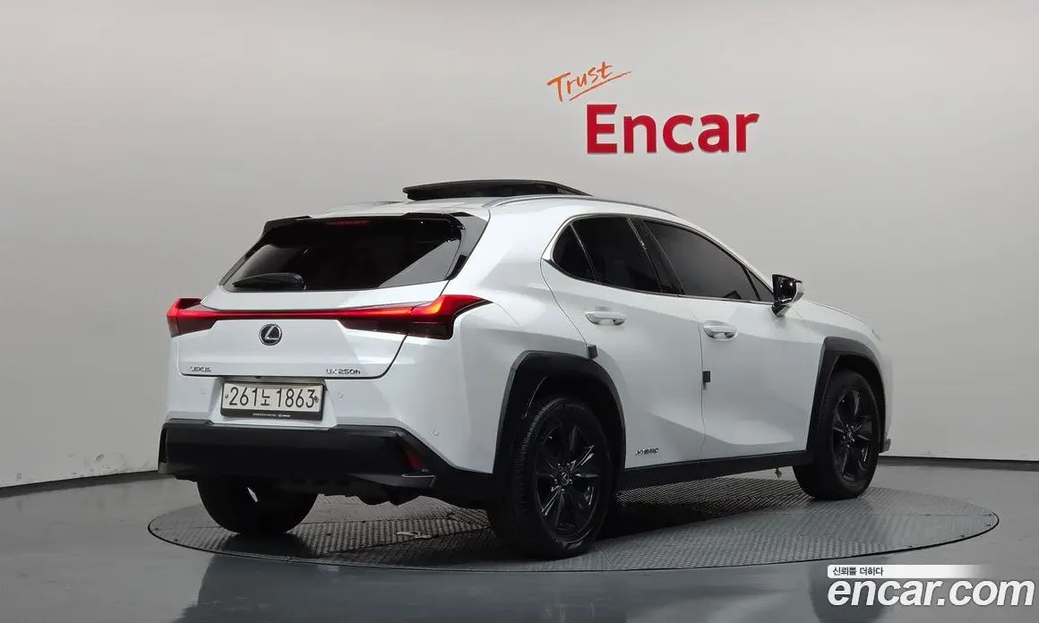 Lexus UX 2019 2.0 АКПП, фото 2 Lexus UX 2019 2.0 АКПП, фото 2