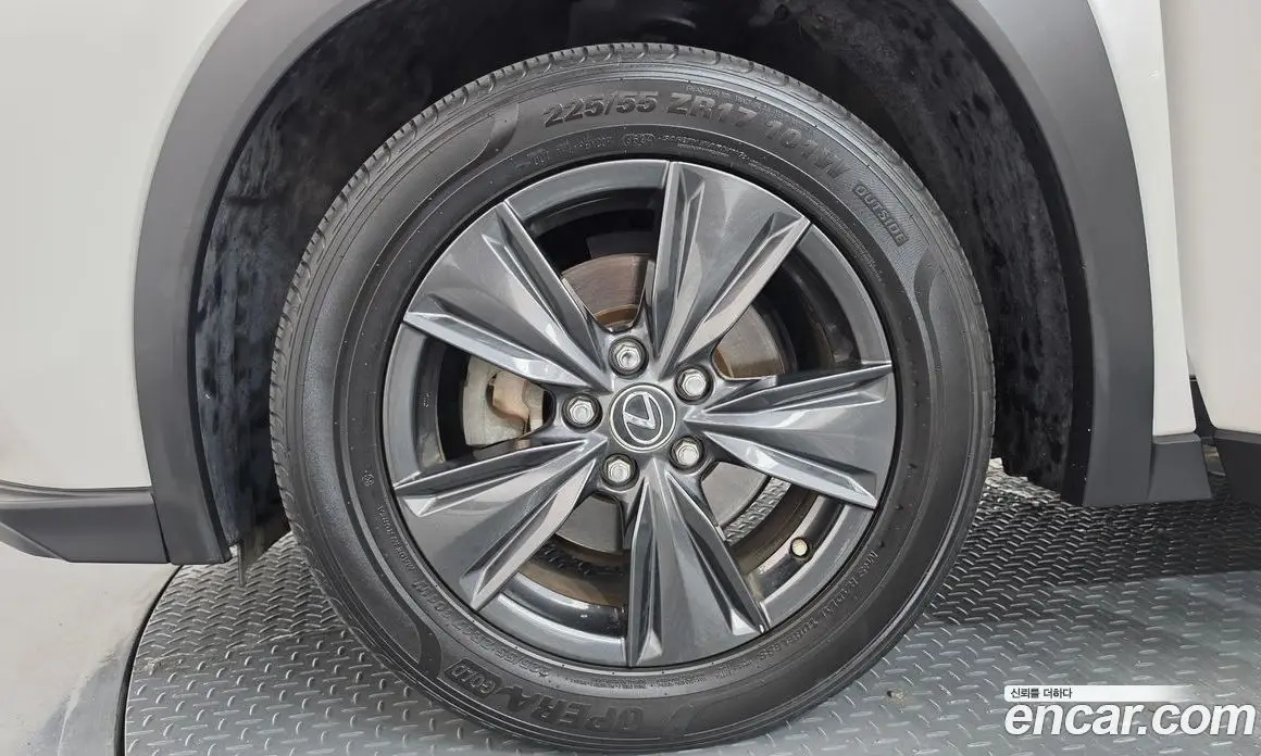 Lexus UX 2019 2.0 АКПП, фото 5 Lexus UX 2019 2.0 АКПП, фото 5
