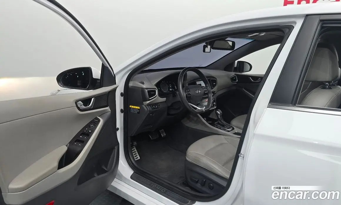 Hyundai Ioniq 2016 1.6 АКПП, фото 12