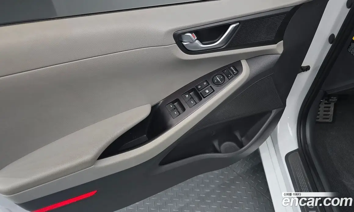 Hyundai Ioniq 2016 1.6 АКПП, фото 13