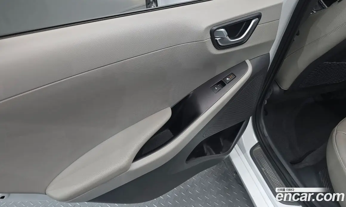 Hyundai Ioniq 2016 1.6 АКПП, фото 14