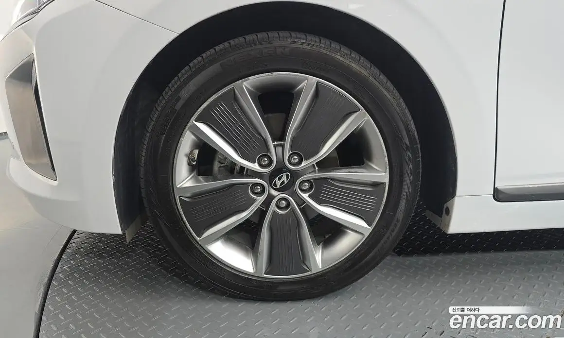 Hyundai Ioniq 2016 1.6 АКПП, фото 4