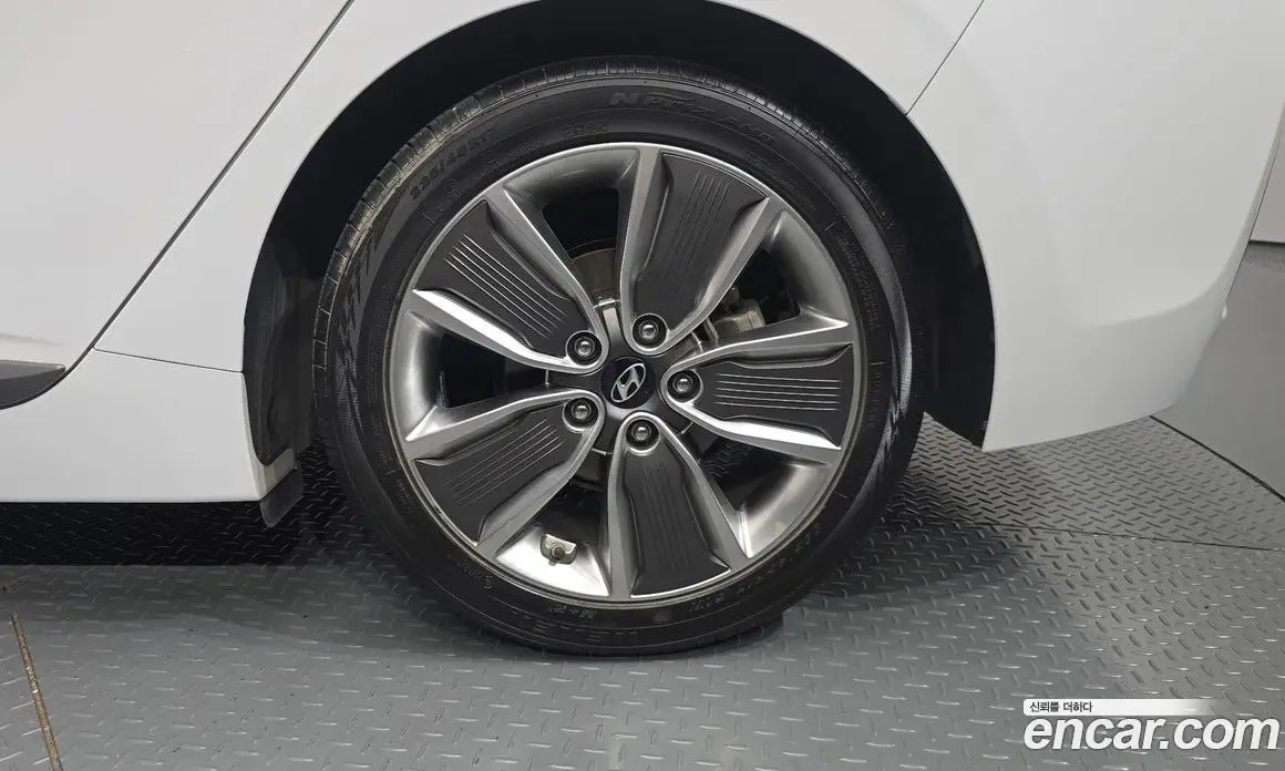 Hyundai Ioniq 2016 1.6 АКПП, фото 6