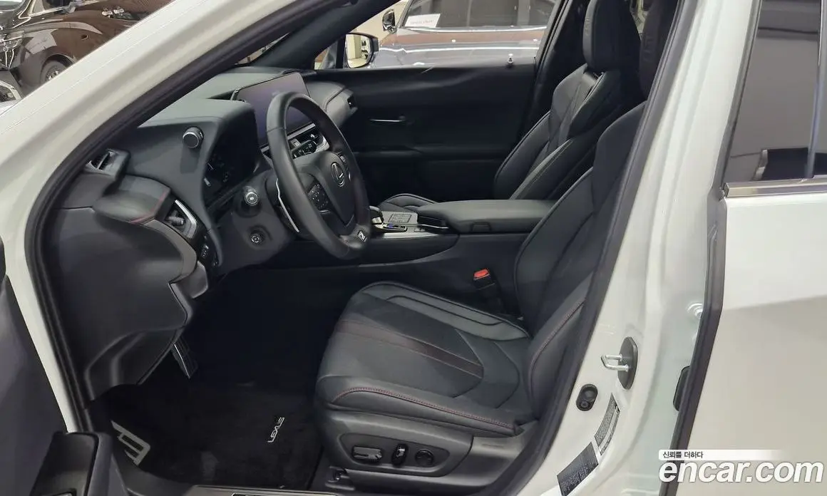 Lexus UX 2025 2.0 вариатор, фото 13 Lexus UX 2025 2.0 вариатор, фото 13