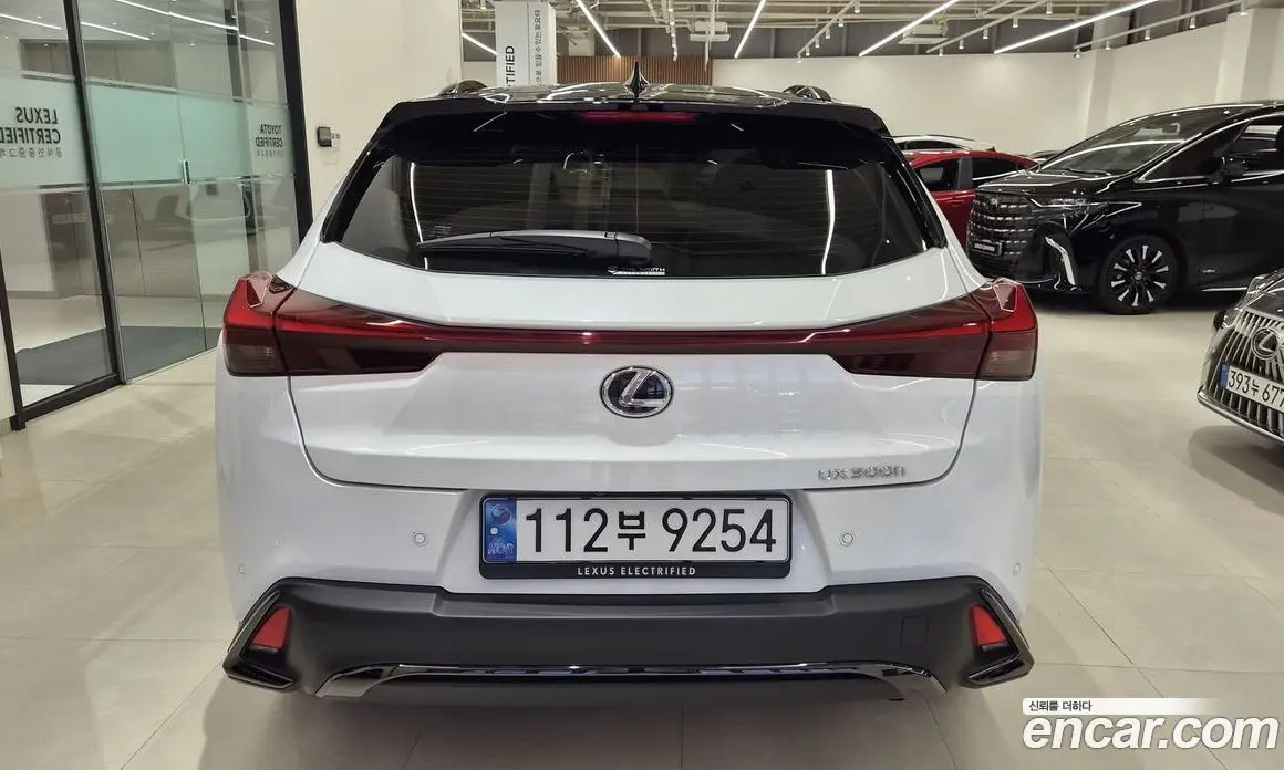 Lexus UX 2025 2.0 вариатор, фото 4 Lexus UX 2025 2.0 вариатор, фото 4