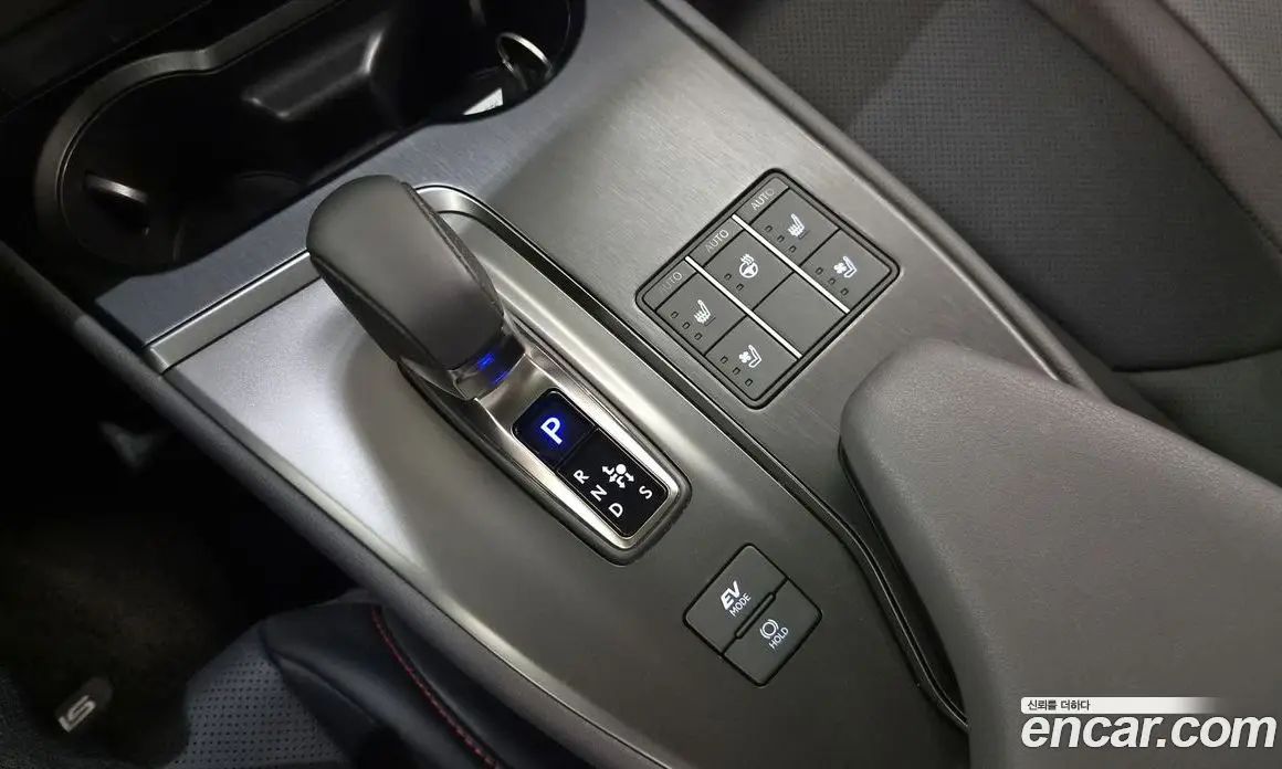 Lexus UX 2025 2.0 вариатор, фото 9 Lexus UX 2025 2.0 вариатор, фото 9