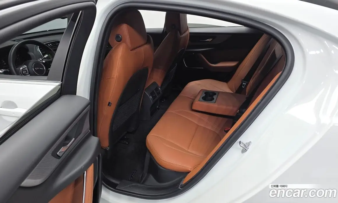 Jaguar XE 2020 2.0 АКПП, фото 17