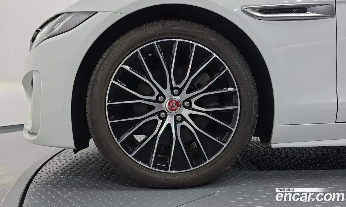 Jaguar XE 2020 2.0 АКПП, фото 4