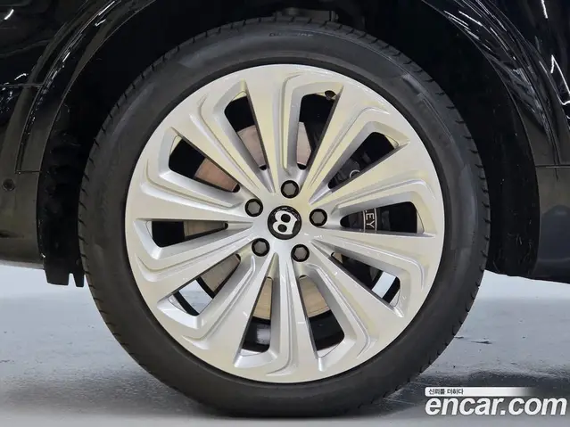 Bentley Bentayga 2023 4.0 АКПП, миниатюра 5 Bentley Bentayga 2023 4.0 АКПП, миниатюра 5