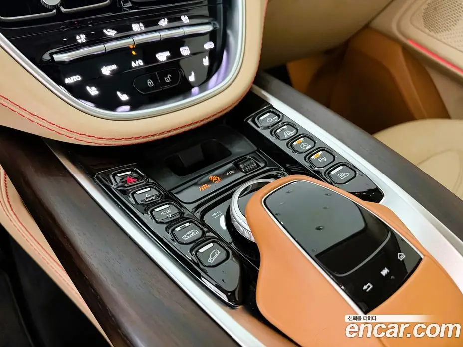 Aston Martin DBX 2022 4.0 АКПП, фото 15