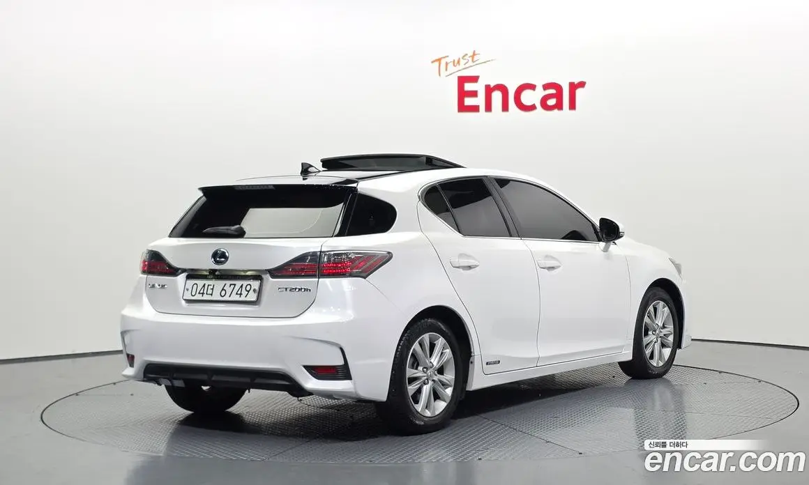 Lexus CT200h 2015 1.8 АКПП, фото 2 Lexus CT200h 2015 1.8 АКПП, фото 2