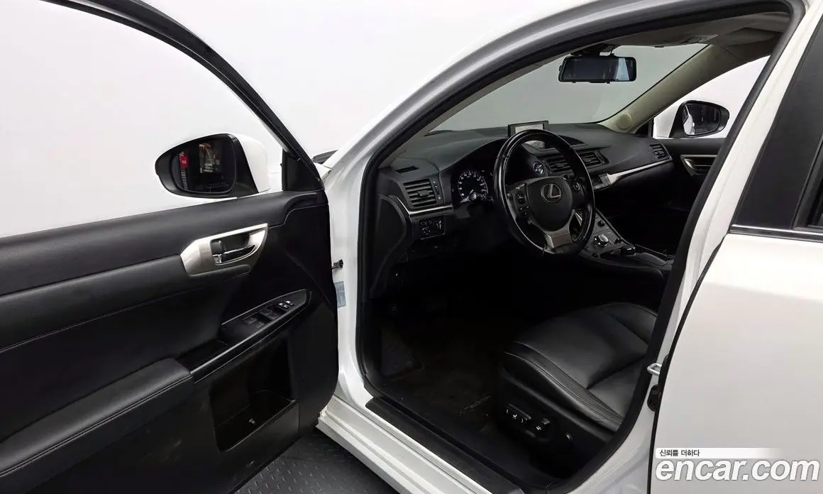 Lexus CT200h 2015 1.8 АКПП, фото 13 Lexus CT200h 2015 1.8 АКПП, фото 13