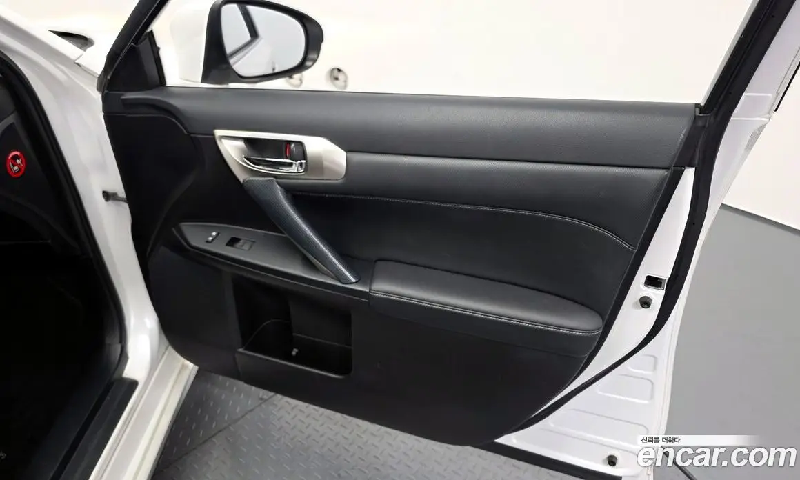 Lexus CT200h 2015 1.8 АКПП, фото 14 Lexus CT200h 2015 1.8 АКПП, фото 14