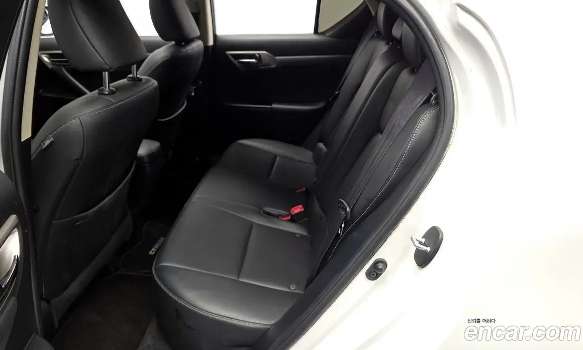 Lexus CT200h 2015 1.8 АКПП, фото 16 Lexus CT200h 2015 1.8 АКПП, фото 16