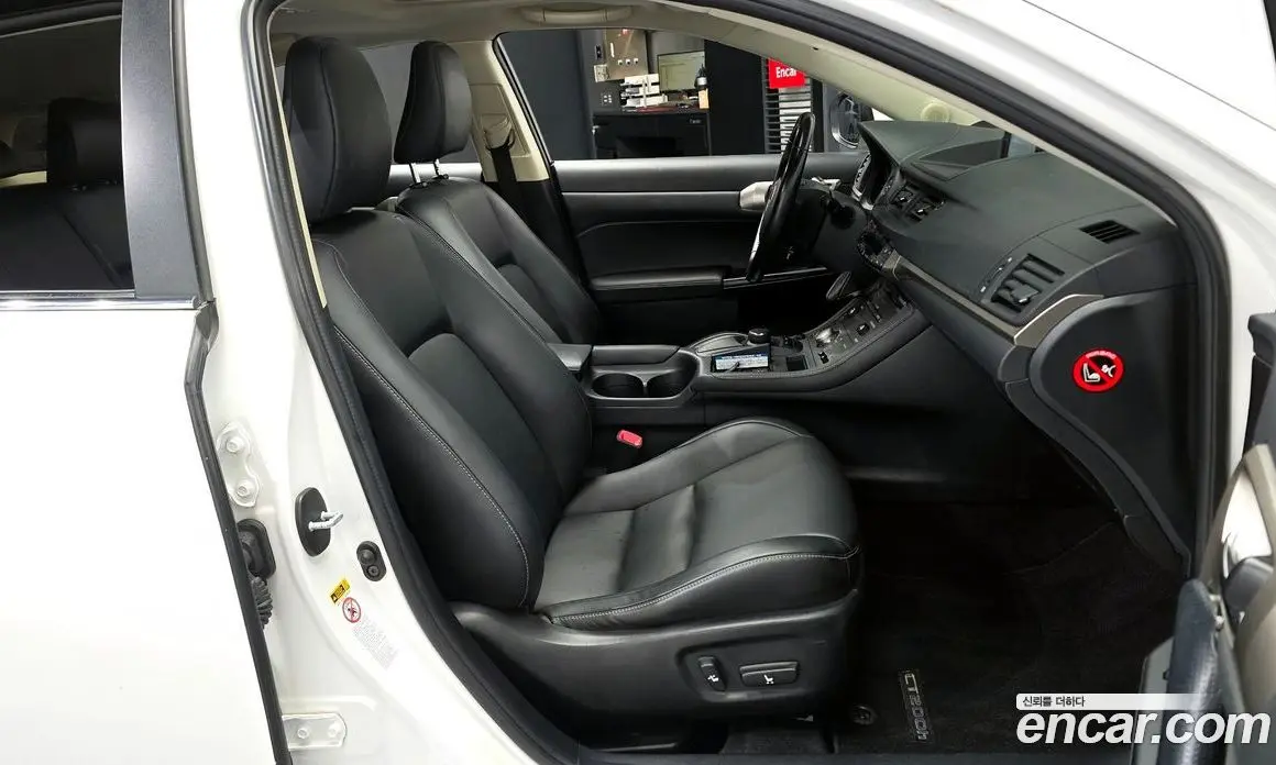 Lexus CT200h 2015 1.8 АКПП, фото 17 Lexus CT200h 2015 1.8 АКПП, фото 17