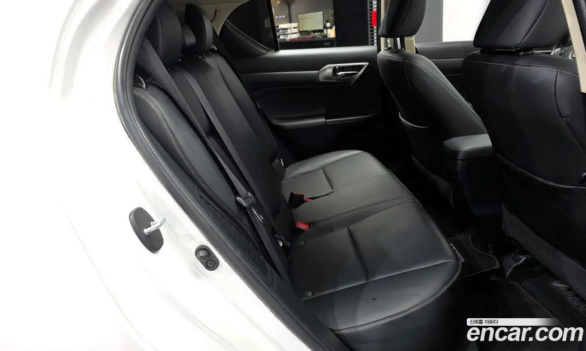 Lexus CT200h 2015 1.8 АКПП, фото 18 Lexus CT200h 2015 1.8 АКПП, фото 18