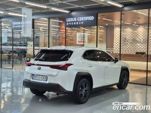 Lexus UX 2025 2.0 вариатор, миниатюра 2