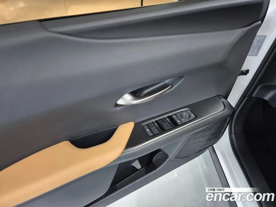 Lexus UX 2025 2.0 вариатор, фото 12