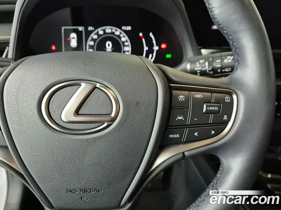 Lexus UX 2025 2.0 вариатор, фото 18
