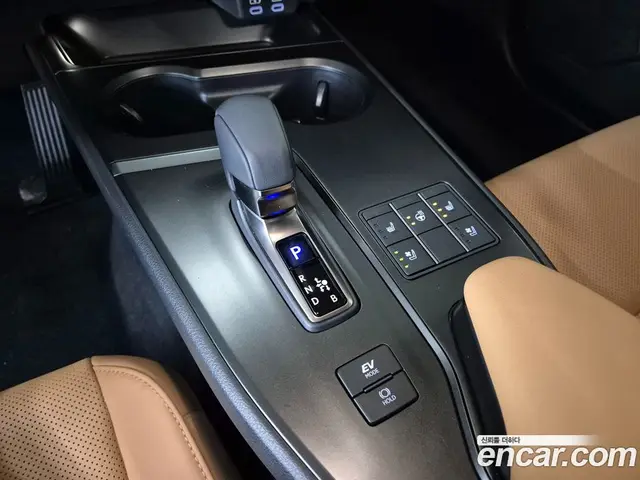 Lexus UX 2025 2.0 вариатор, миниатюра 9