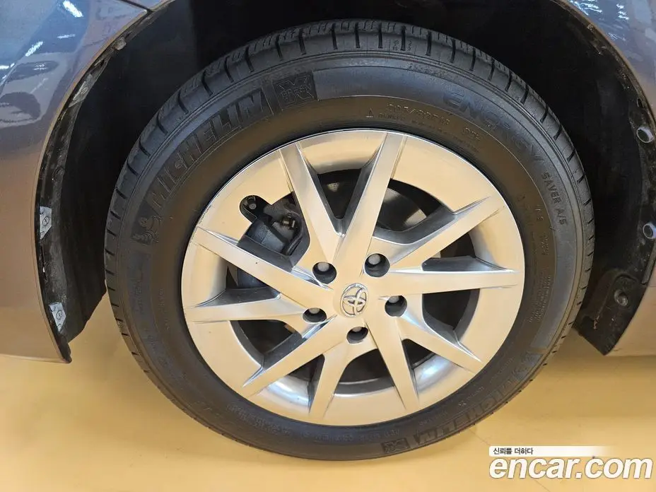 Toyota Prius 2017 1.8 АКПП, фото 5