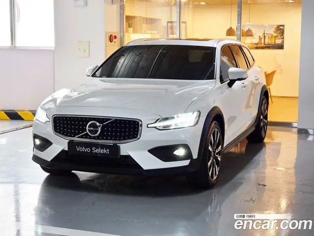 Volvo V60, 2025, 6 937 км