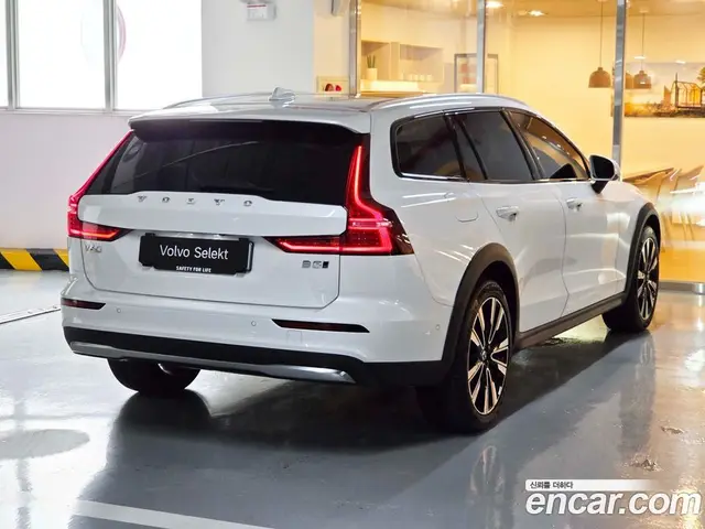 Volvo V60 2025 2.0 АКПП, миниатюра 2