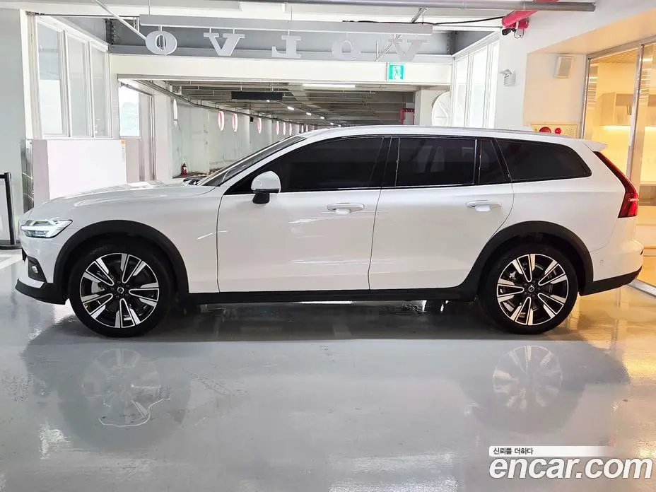 Volvo V60 2025 2.0 АКПП, фото 20
