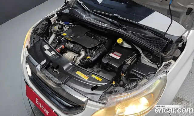 Peugeot 2008 2017 1.6 АКПП, миниатюра 6