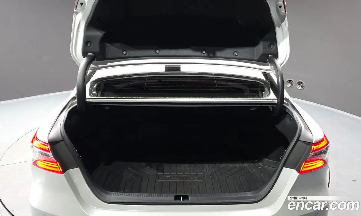 Toyota Camry 2018 2.5 АКПП, фото 20