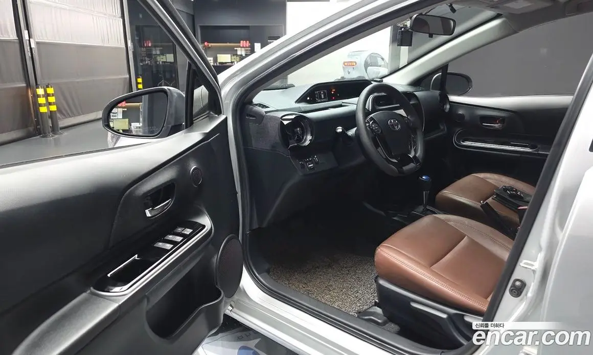Toyota Prius 2018 1.5 АКПП, фото 12