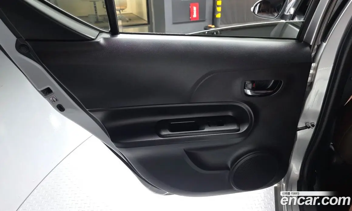 Toyota Prius 2018 1.5 АКПП, фото 14