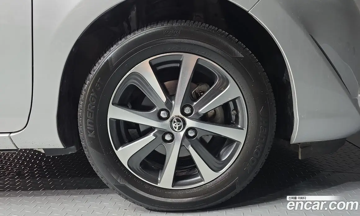 Toyota Prius 2018 1.5 АКПП, фото 6