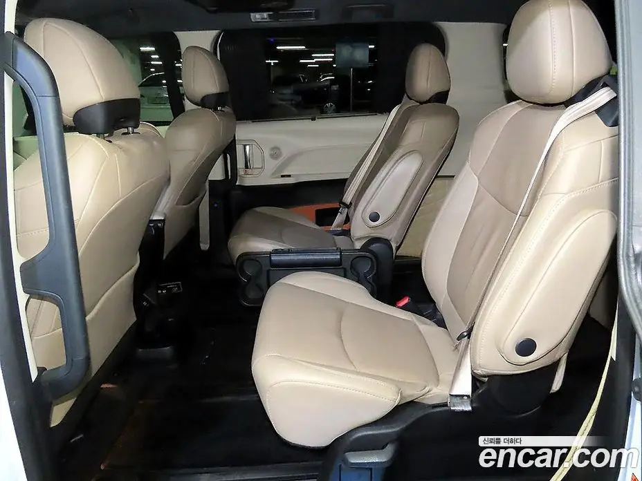 Toyota Sienna 2021 2.5 вариатор, фото 18
