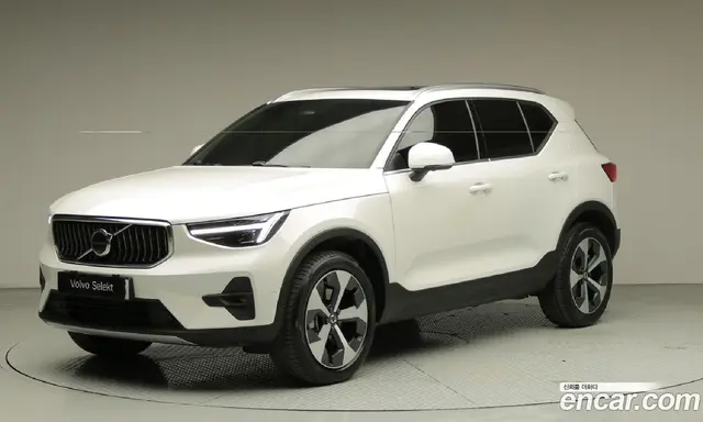Volvo XC40, 2025, 9 617 км