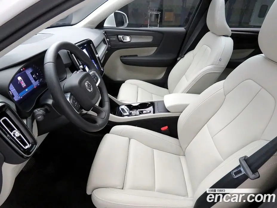 Volvo XC40 2025 2.0 АКПП, фото 11