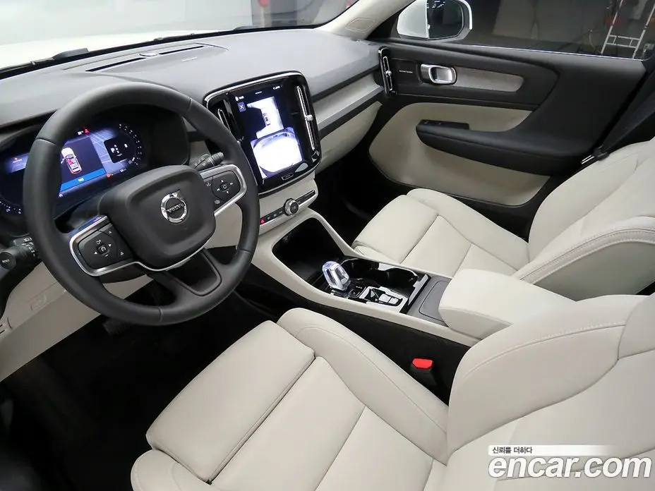 Volvo XC40 2025 2.0 АКПП, фото 12