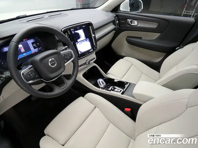Volvo XC40 2025 2.0 АКПП, миниатюра 12