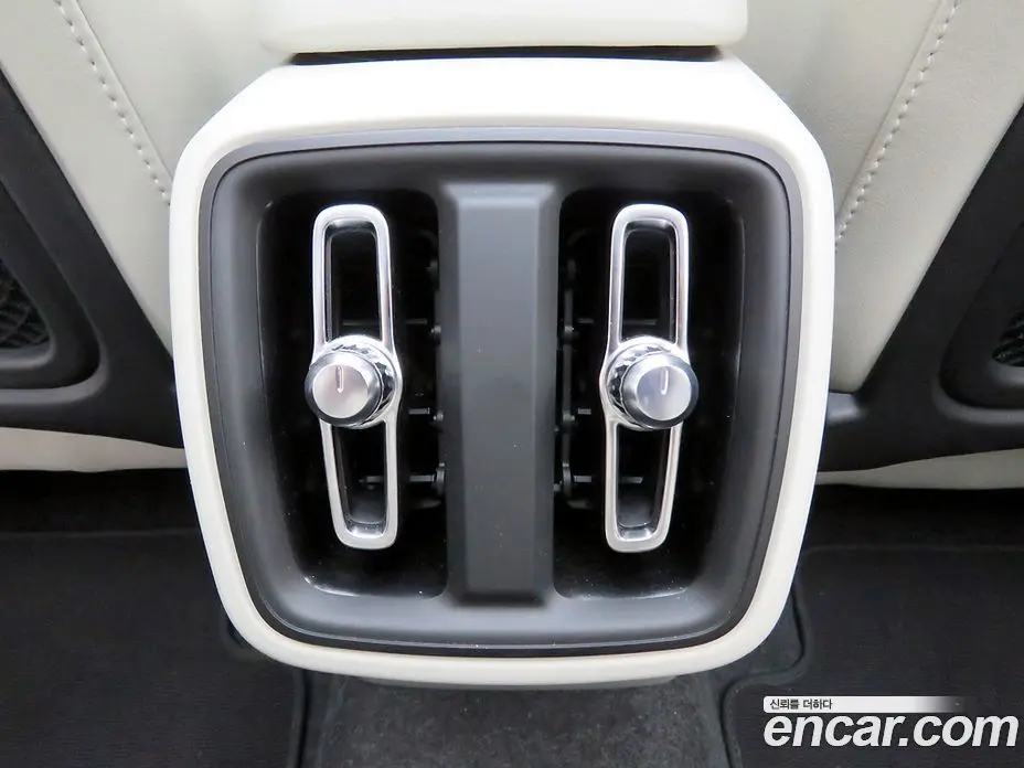 Volvo XC40 2025 2.0 АКПП, фото 18