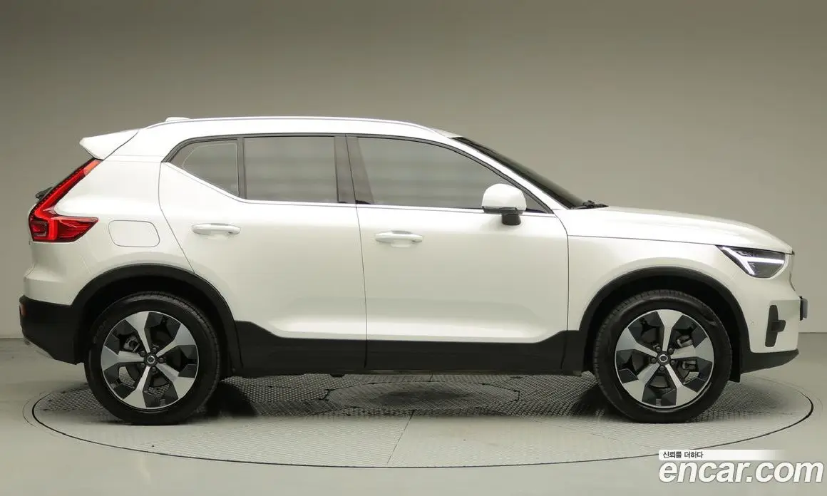 Volvo XC40 2025 2.0 АКПП, фото 3