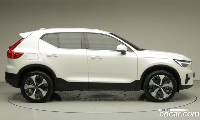 Volvo XC40 2025 2.0 АКПП, миниатюра 3