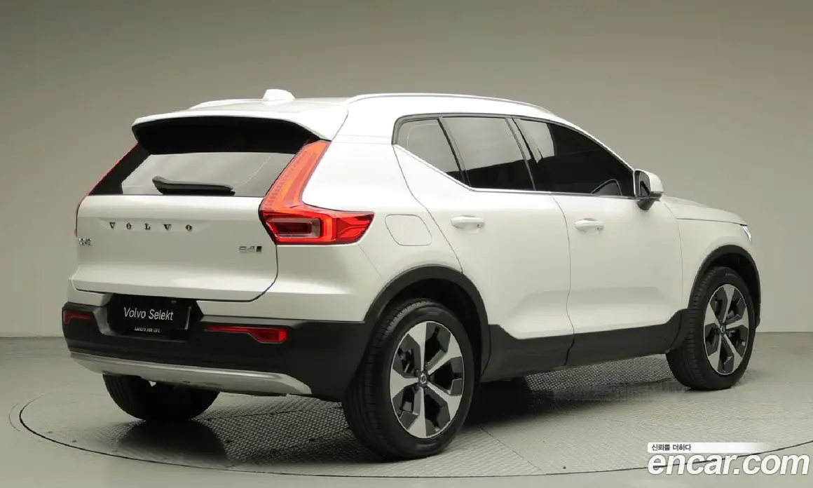 Volvo XC40 2025 2.0 АКПП, фото 4