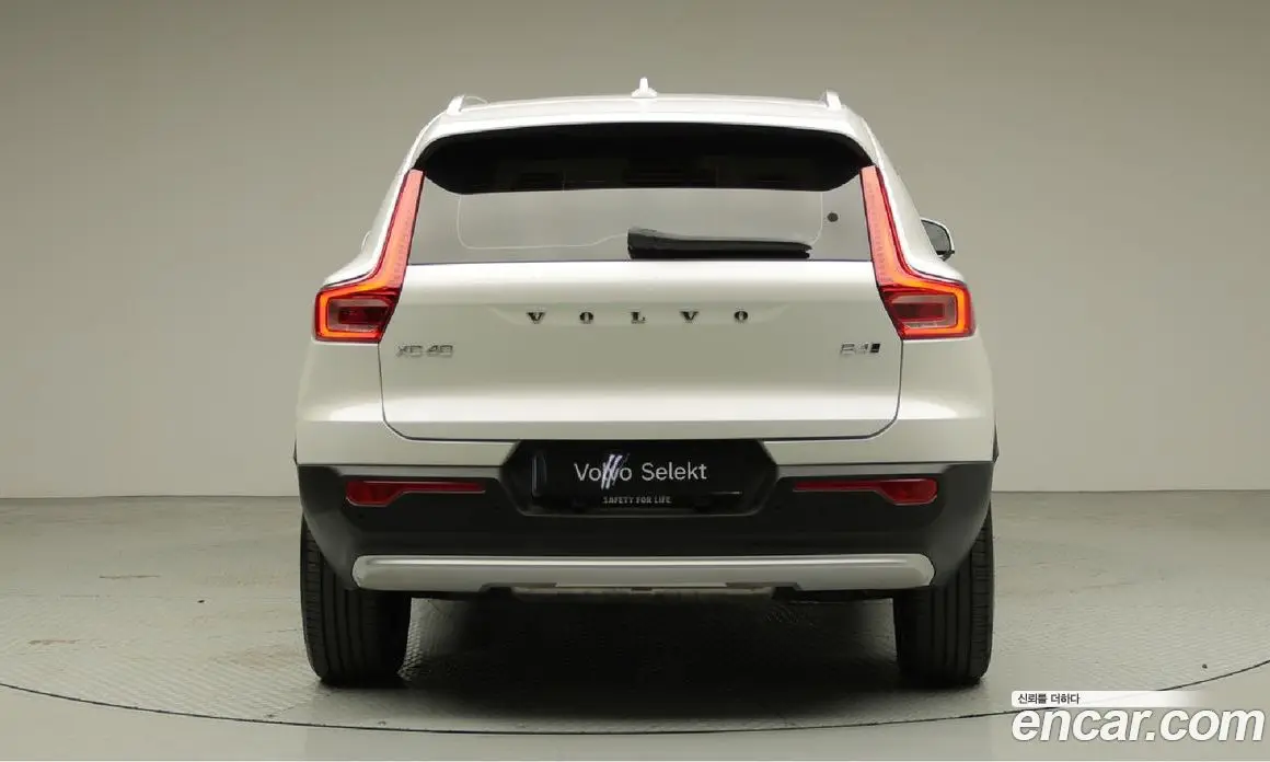 Volvo XC40 2025 2.0 АКПП, фото 5