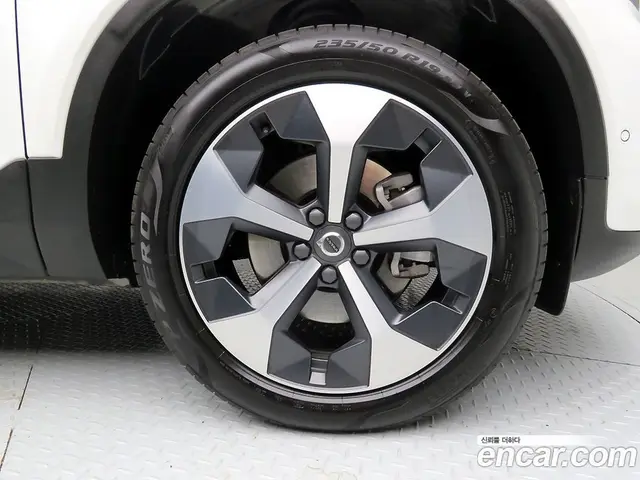 Volvo XC40 2025 2.0 АКПП, миниатюра 6