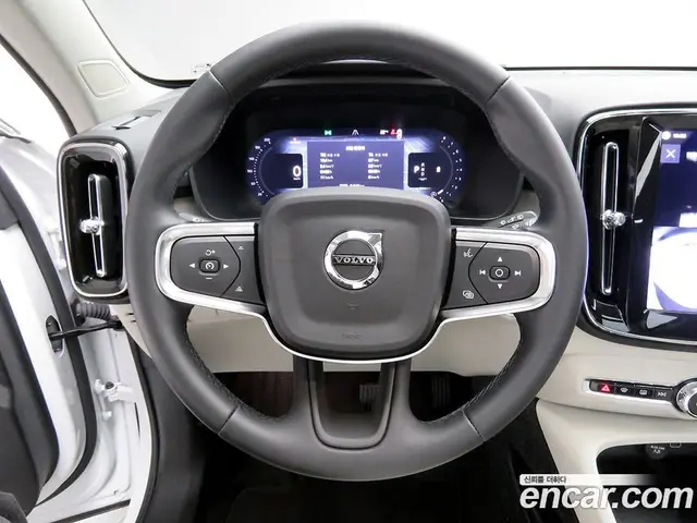 Volvo XC40 2025 2.0 АКПП, миниатюра 8