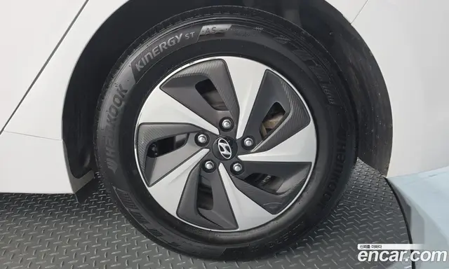 Hyundai Ioniq 2016 1.6 АКПП, миниатюра 7 Hyundai Ioniq 2016 1.6 АКПП, миниатюра 7