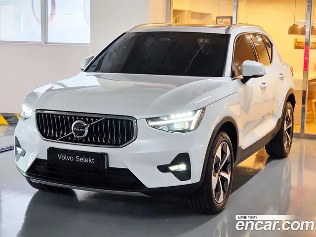 Volvo XC40, 2025, 5 557 км