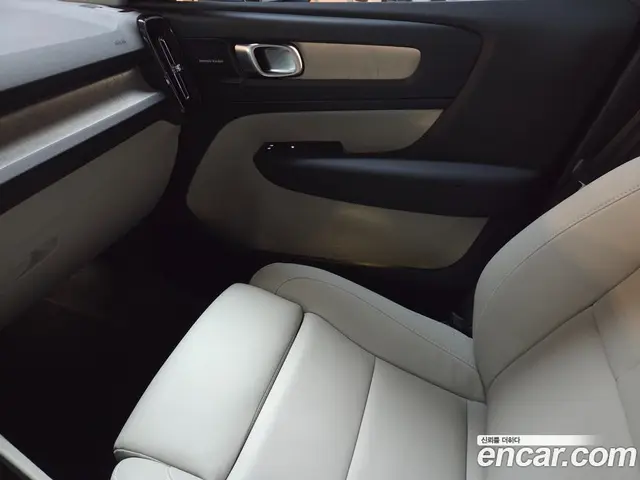 Volvo XC40 2025 2.0 АКПП, миниатюра 12