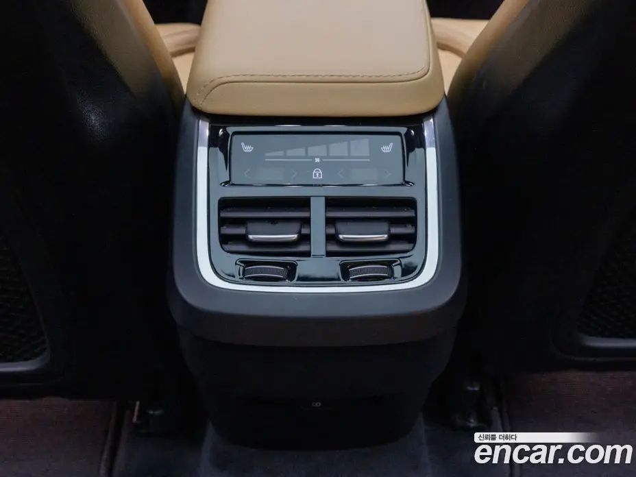 Volvo XC60 2023 2.0 АКПП, фото 19
